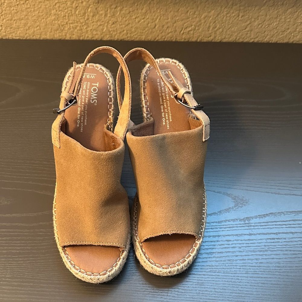 TOMS Women's Tan Comfort Suede Espadrilles Size 9.5